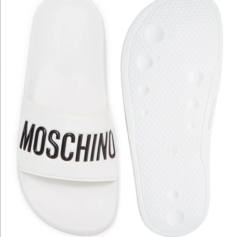 Moschino pool slides - Picture 1 of 3